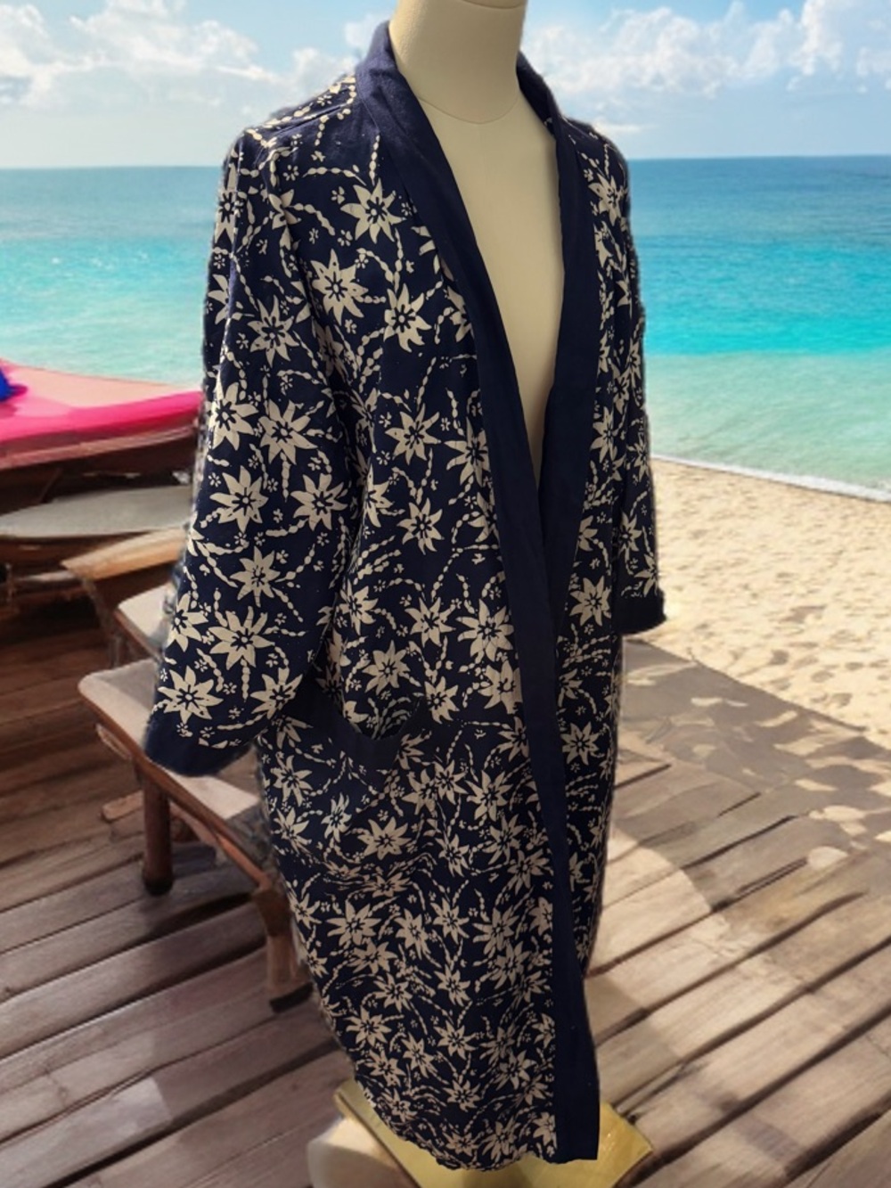Vintage DEWI SHINTA Indonesia Batik Tropical Floral Robe Blue & White